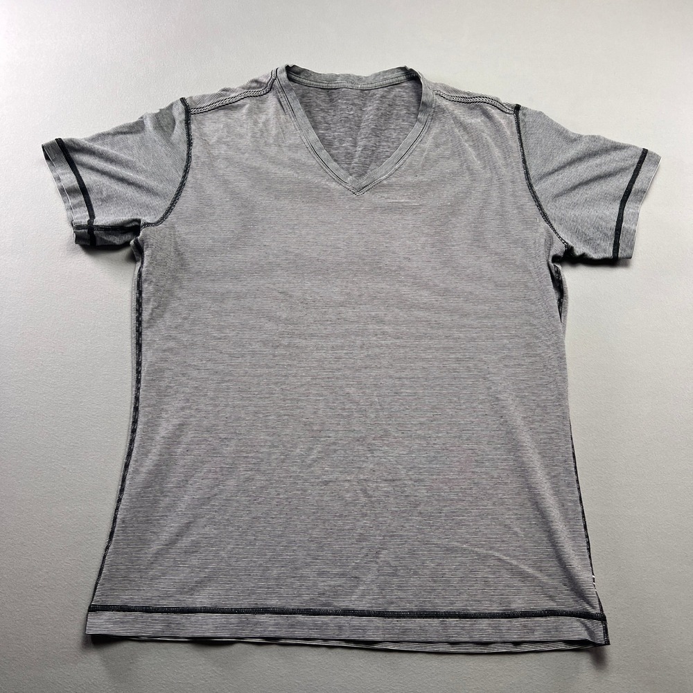 Lululemon T Shirt Mens Heathered Gray Striped Logo Casual V Neck Short Sleeve
